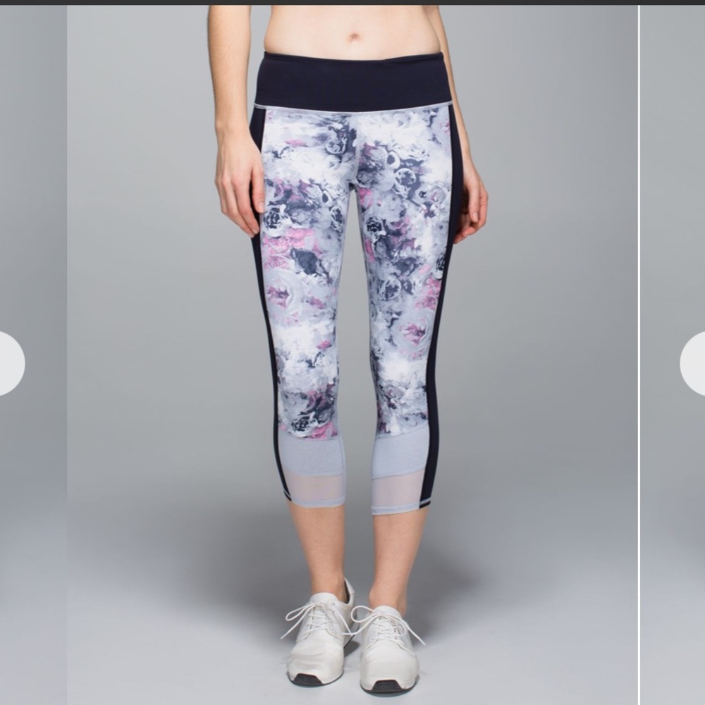 LULULEMON If You're Lucky Crop FULL ON LUXTREME LEGGING Navy/Lt Blue 21” Size 12